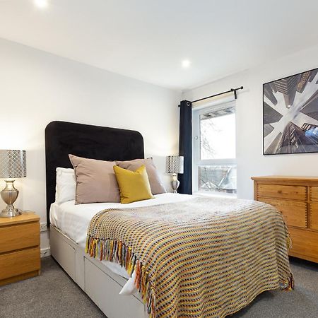 Modern 2 Bed Broompark/Central Apt. With Parking Glasgow Ngoại thất bức ảnh