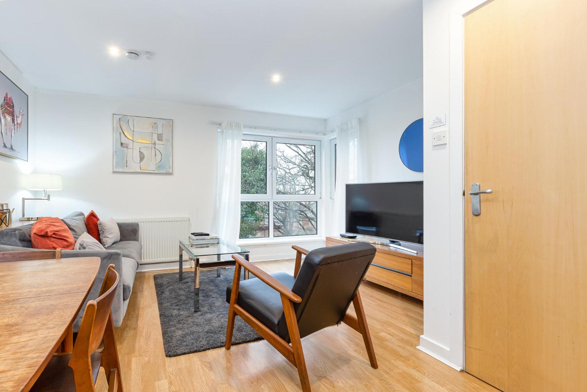 Modern 2 Bed Broompark/Central Apt. With Parking Glasgow Ngoại thất bức ảnh